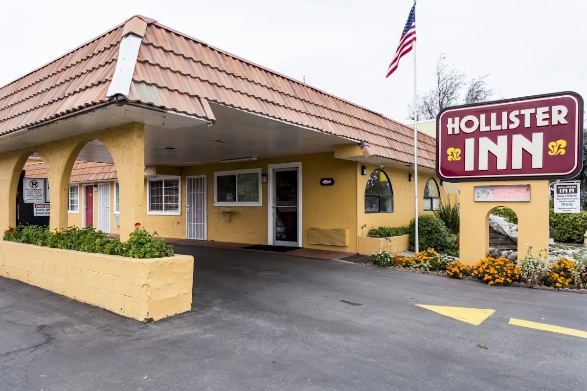 Hollister Inn