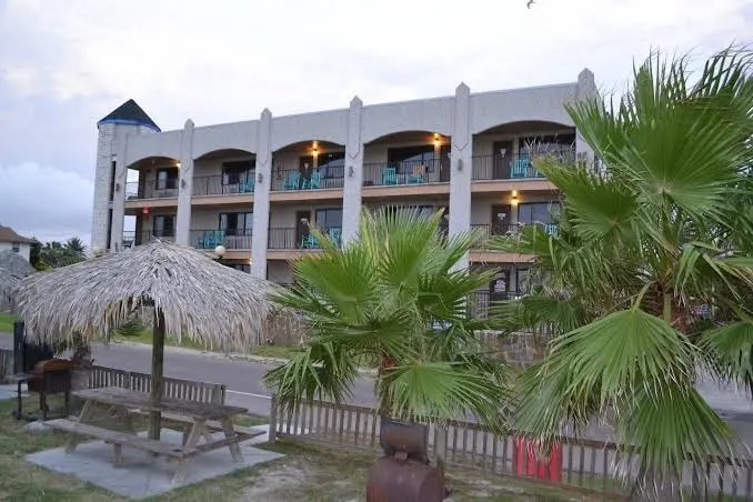 Hunt's Castle Waterfront Resort