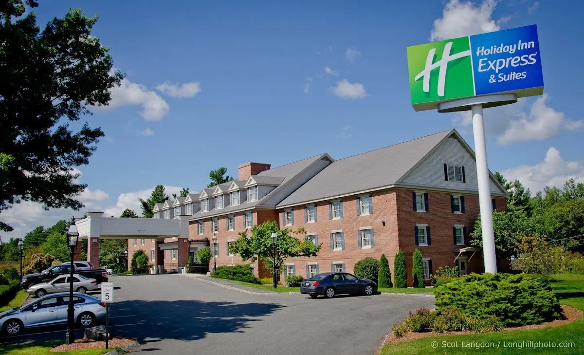 Holiday Inn Express & Suites Merrimack - Nashua by IHG