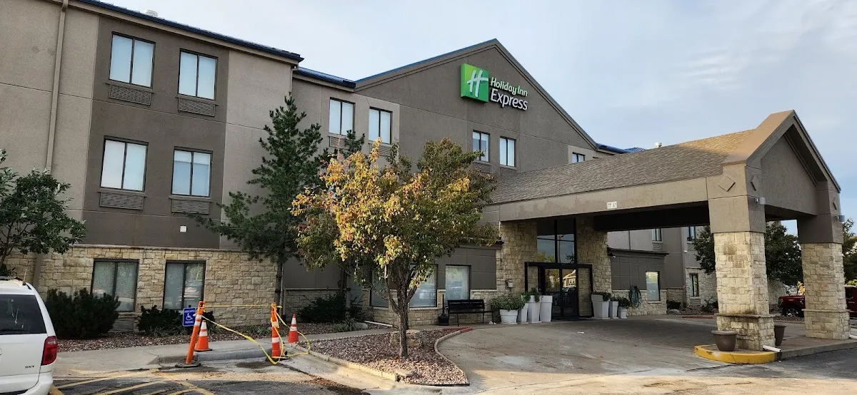 Holiday Inn Express Kansas City - Bonner Springs, an IHG Hotel