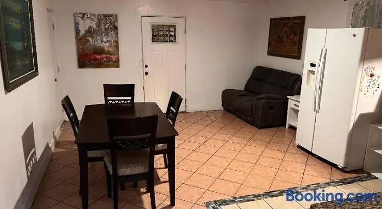 Downtown secluded room 3