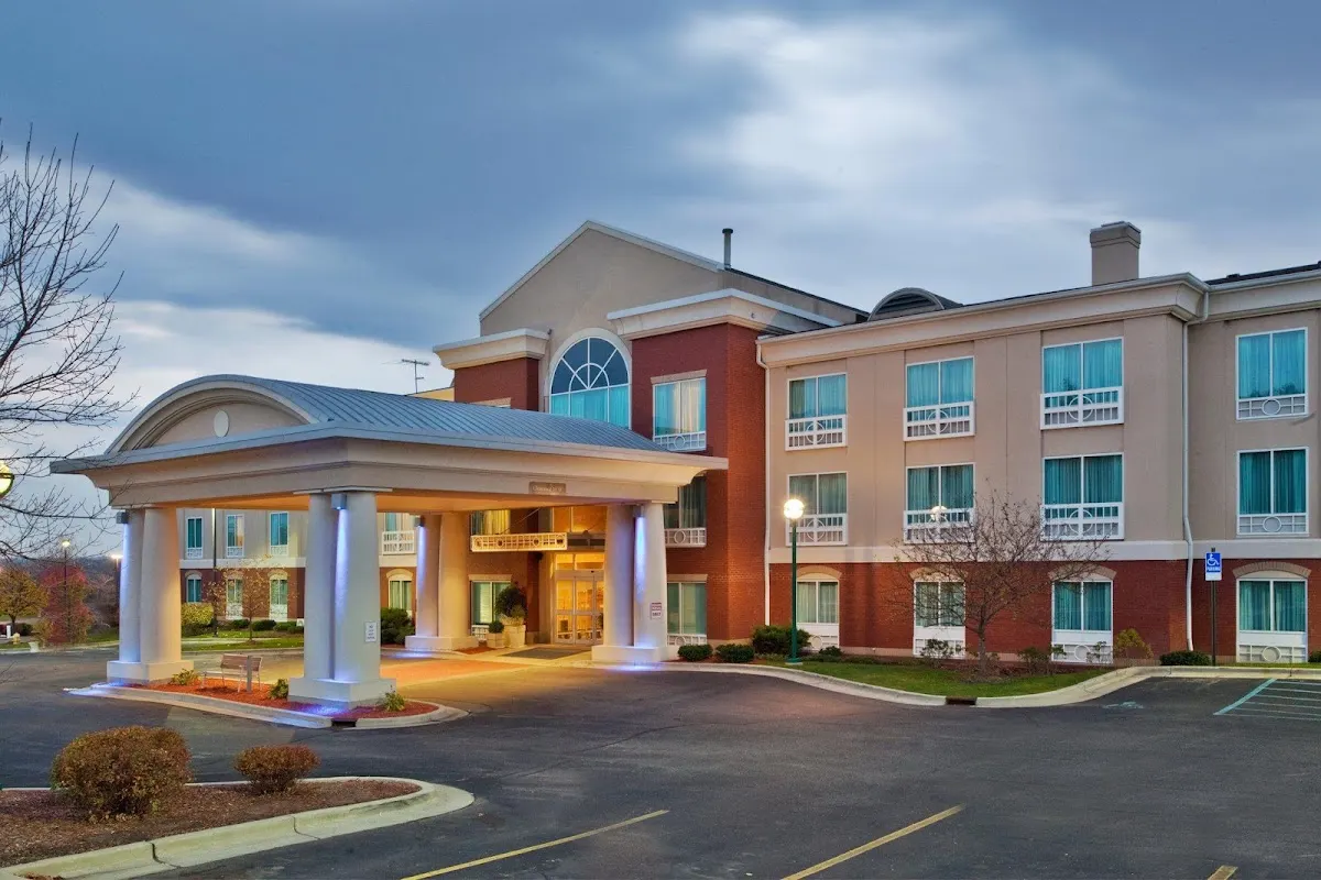 Holiday Inn Express & Suites Grand Rapids-North by IHG
