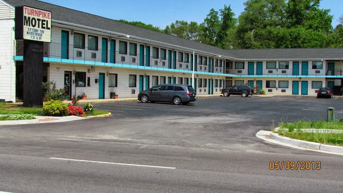 Turnpike Motel