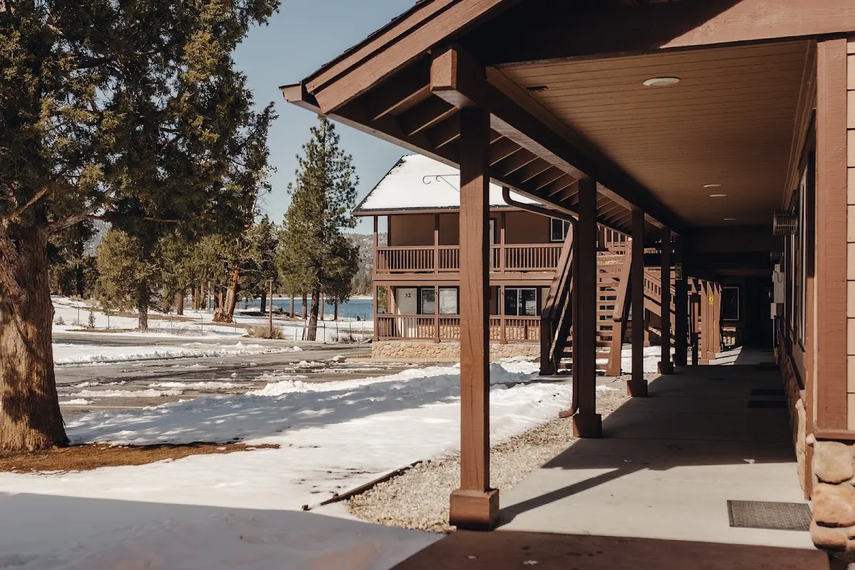 The Vintage Lakeside Inn