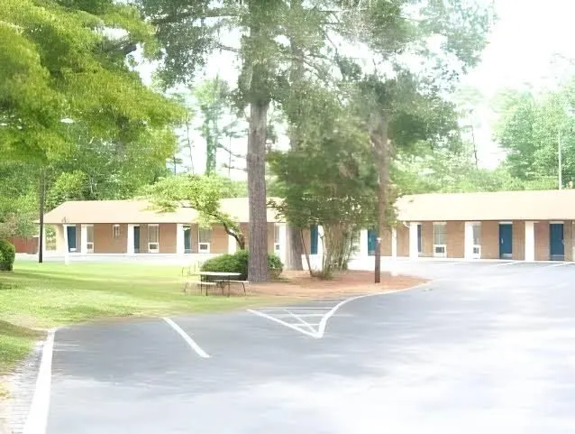 Azalea Inn & Suites
