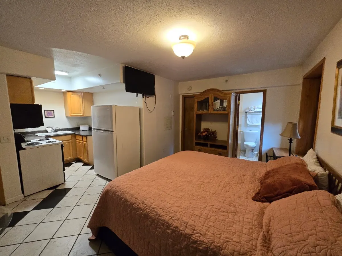 7 Gables Inn & Suites