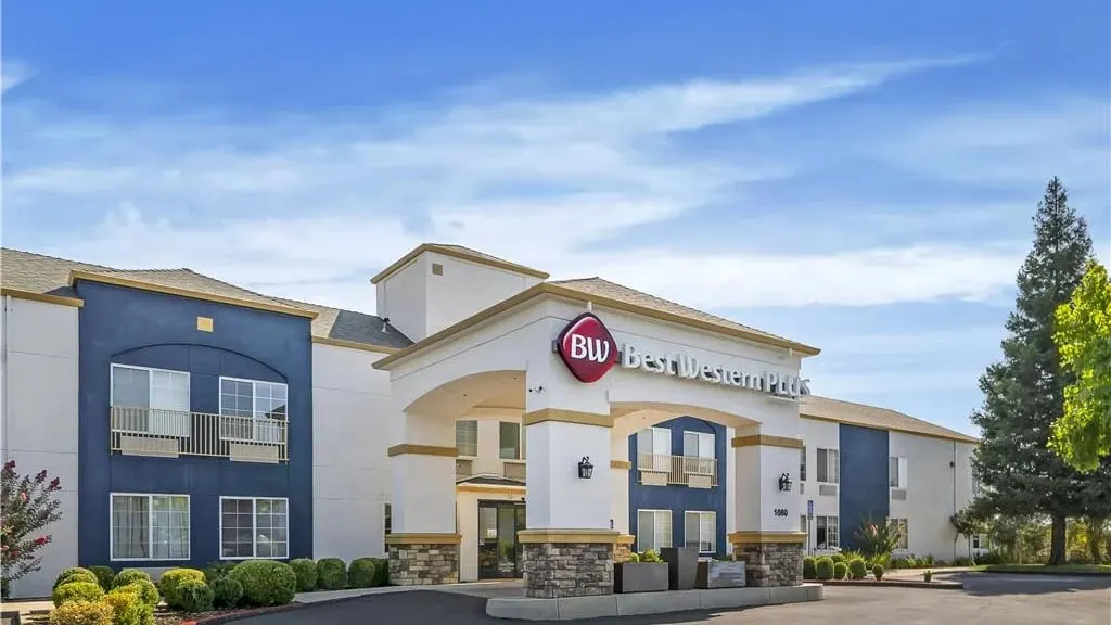 Best Western Plus Twin View Inn & Suites