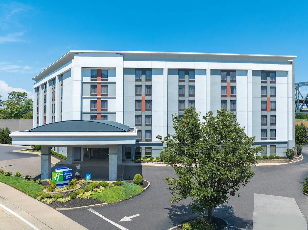 Holiday Inn Express & Suites Cincinnati Riverfront by IHG