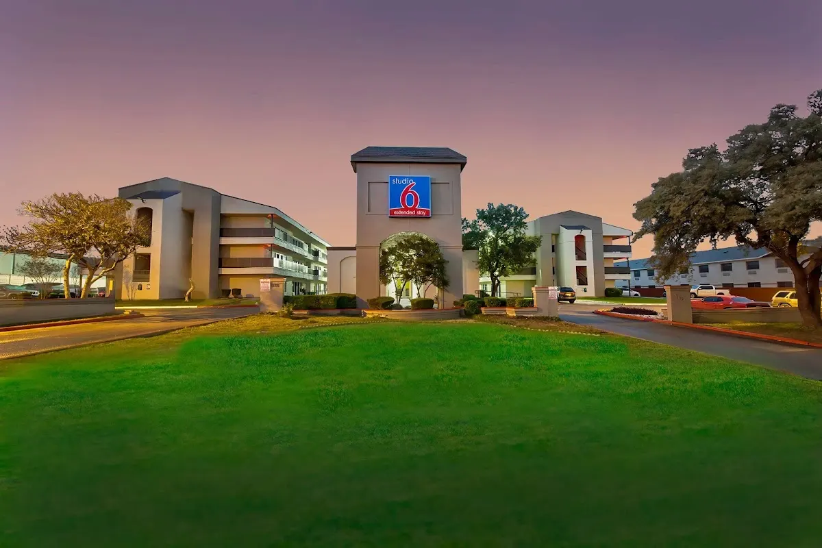 Studio 6 San Antonio, TX - Airport