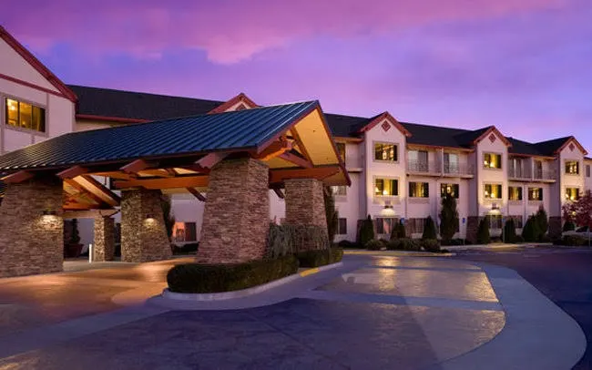 Feather Falls Casino & Lodge