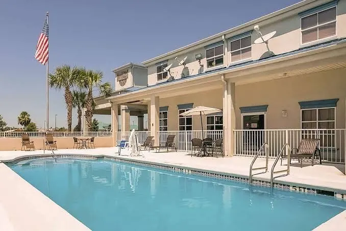 Baymont by Wyndham Marianna I-10