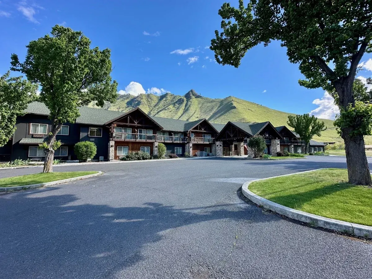 Salmon Rapids Lodge