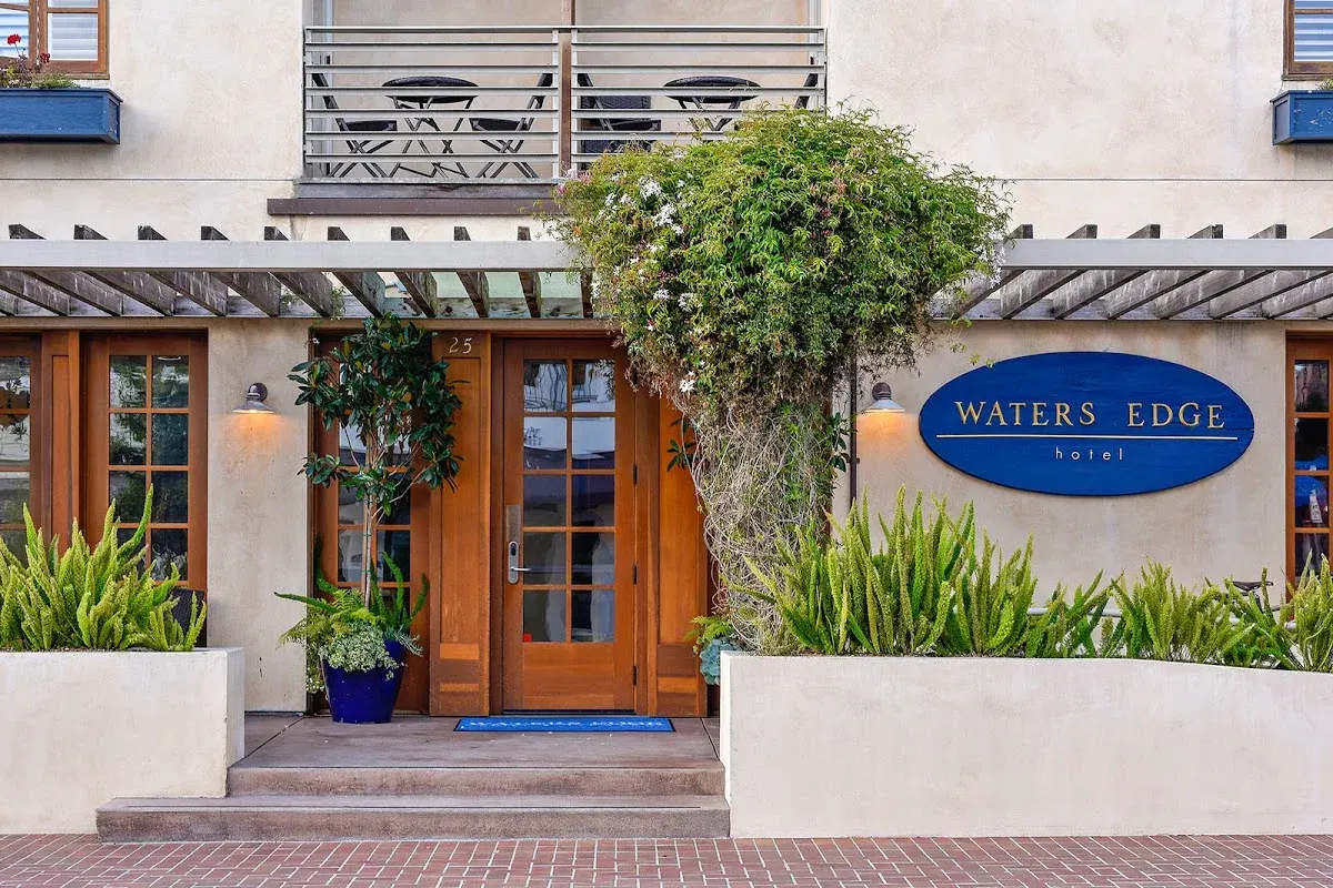 Waters Edge Hotel
