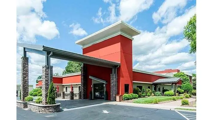 Days Inn & Suites by Wyndham Johnson City