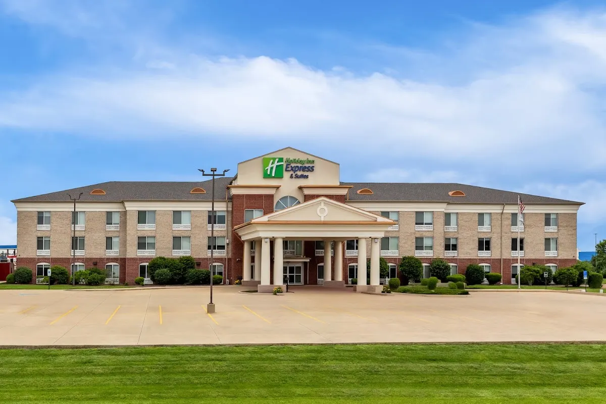 Holiday Inn Express & Suites Vandalia by IHG