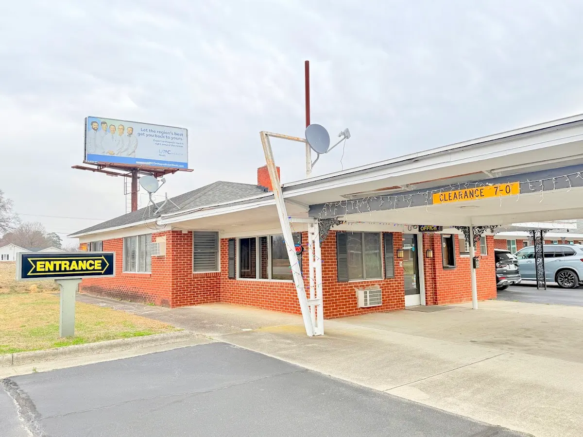 Deluxe Inn