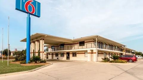 Motel 6 San Antonio, TX - South IH-10 East