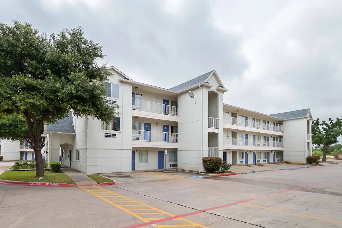 Motel 6 Grand Prairie, TX - Near Six Flags Drive