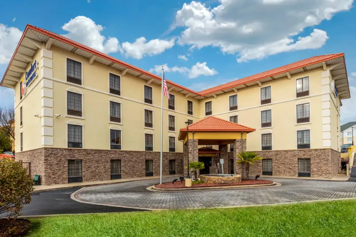 Comfort Inn & Suites Hamilton Place