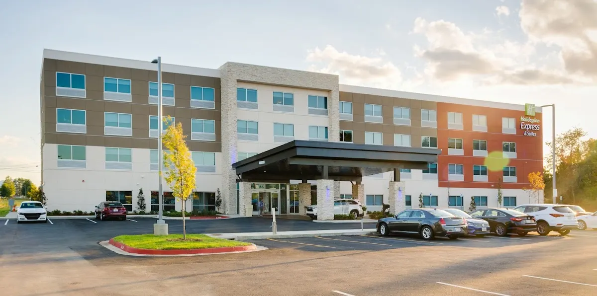 Holiday Inn Express & Suites Russellville by IHG