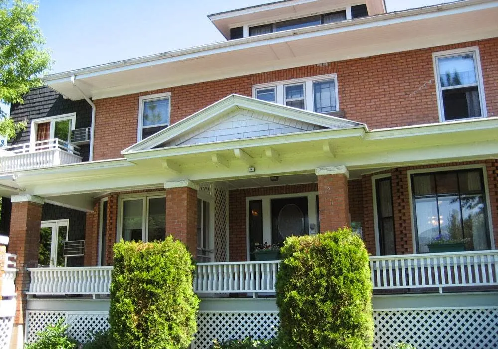 Goldsmith's Riverfront Inn