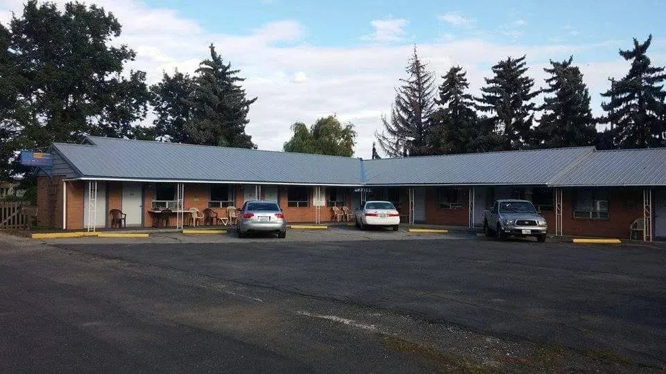 Eight Bar B Motel
