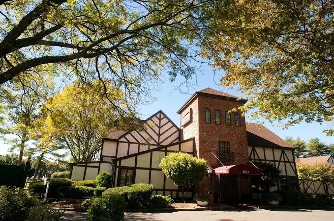 East Norwich Inn