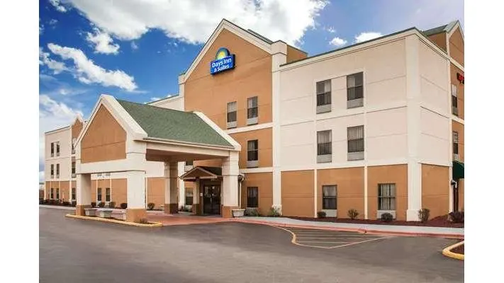 Days Inn & Suites by Wyndham Harvey/Chicago