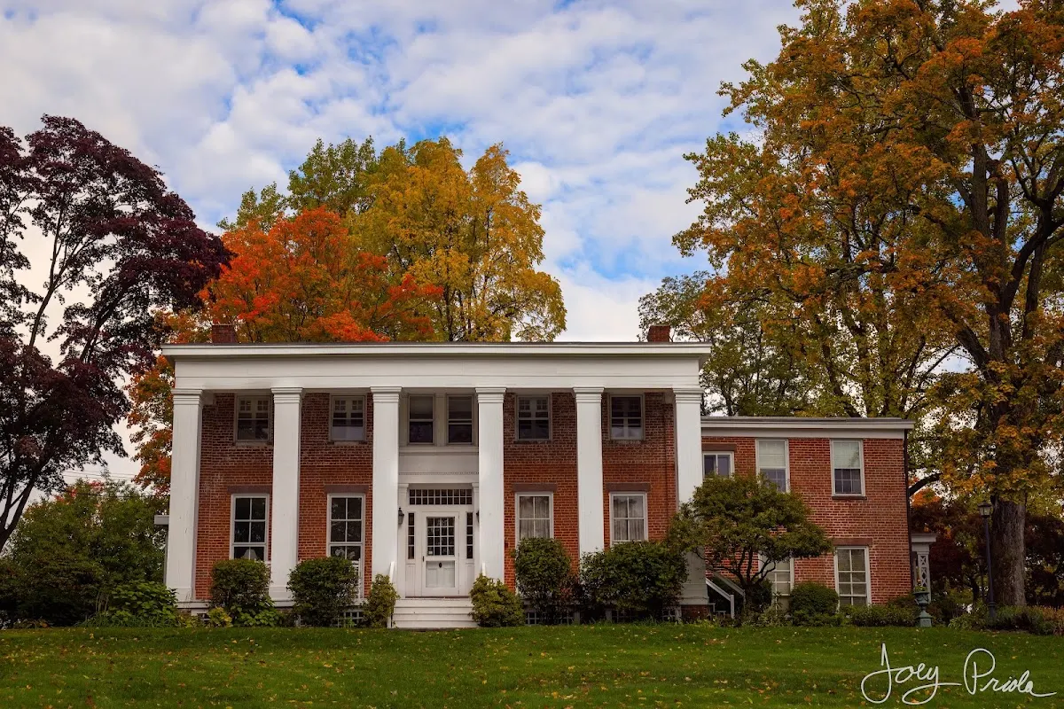 Cromwell Manor Inn