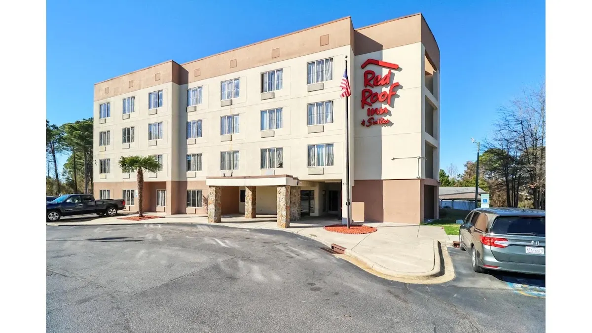 Red Roof Inn & Suites Fayetteville - Fort Bragg