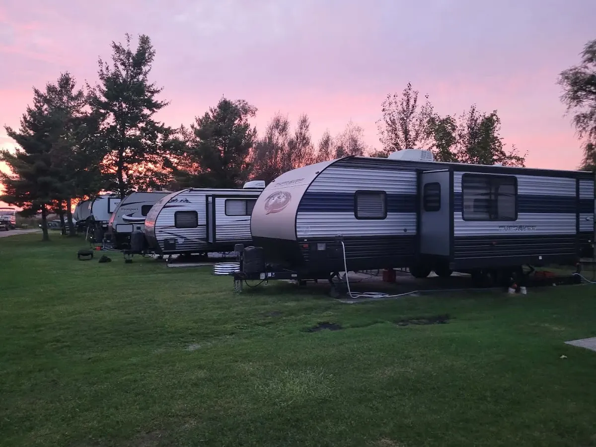 Poplars Lake Life Resort