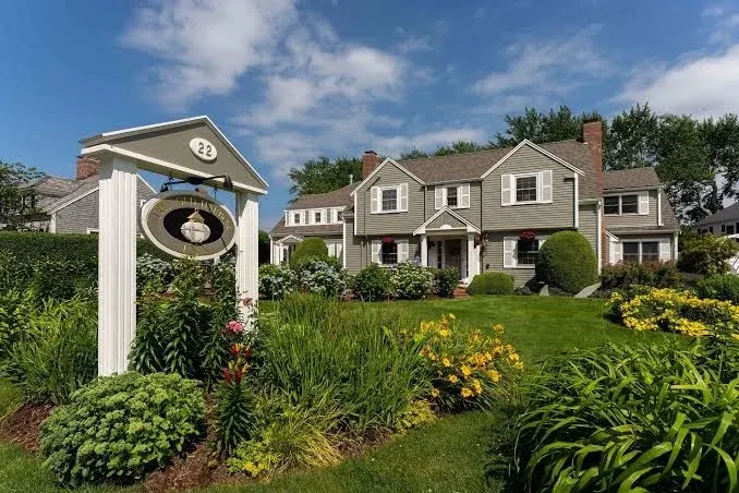 The Old Harbor Inn