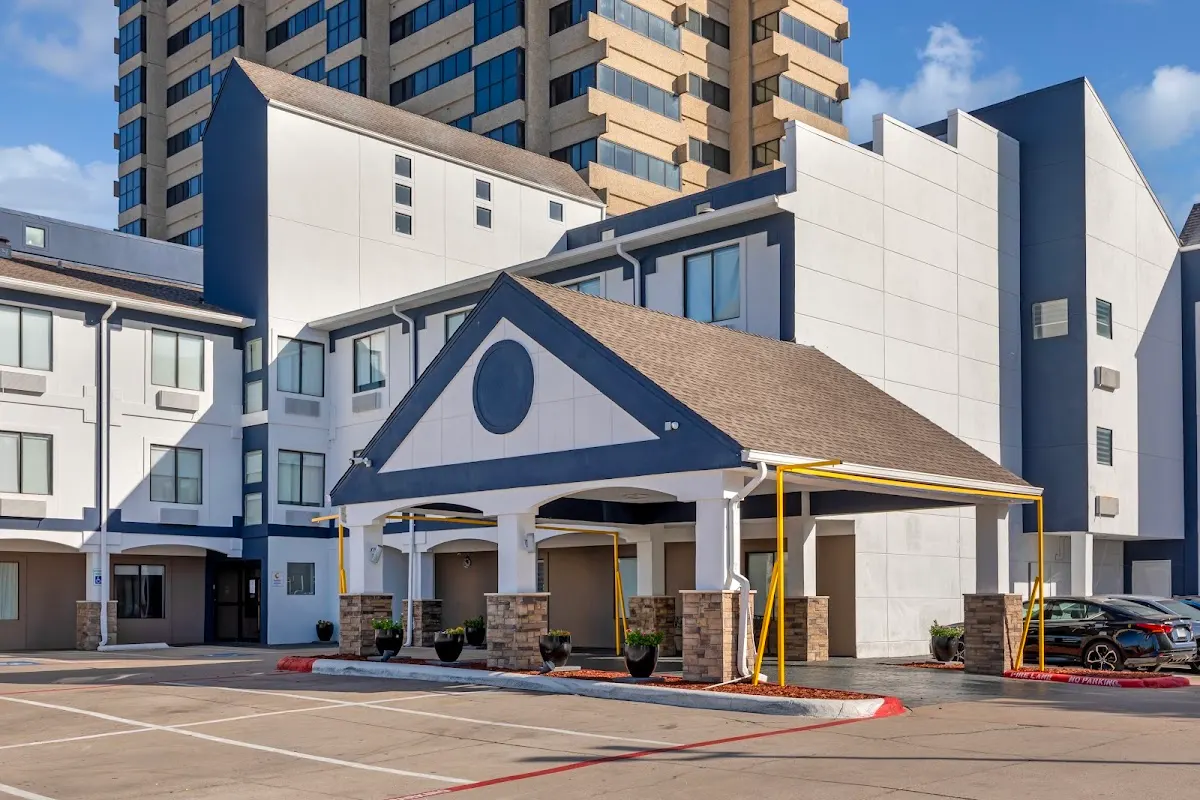 Comfort Inn & Suites Love Field-Dallas Market Center
