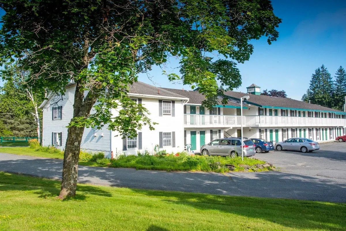 Colonnade Inn