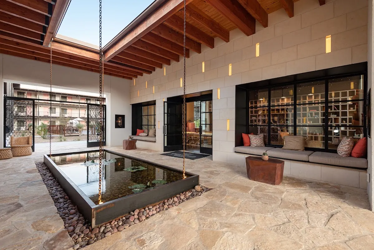 Texican Court, Valencia Collection
