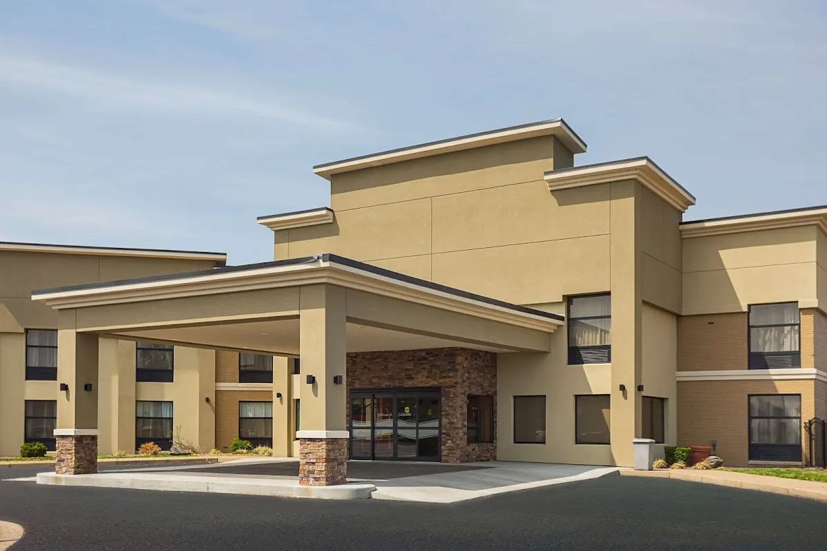 Clarion Inn & Suites Evansville Eastland Area