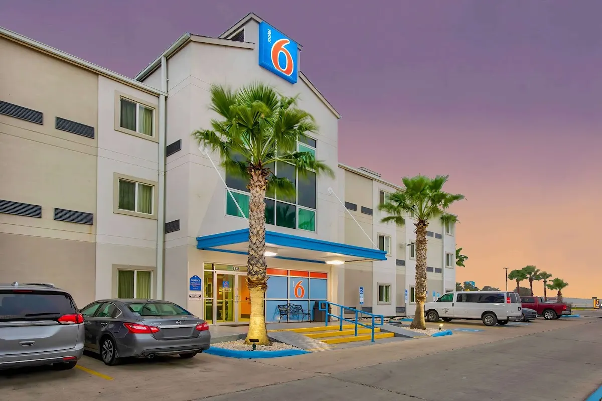 Motel 6 Eagle Pass, TX - Lakeside