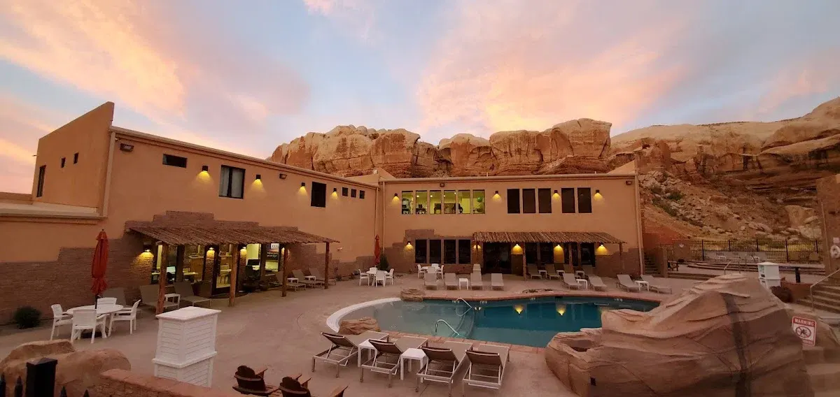 Bluff Dwellings Resort & Spa