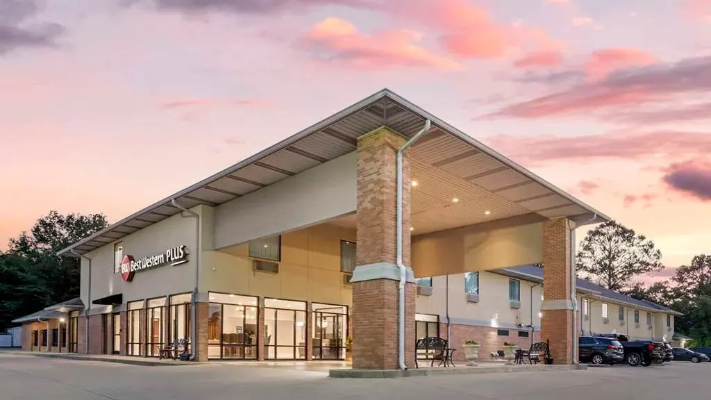 Best Western Plus Two Rivers Hotel & Suites