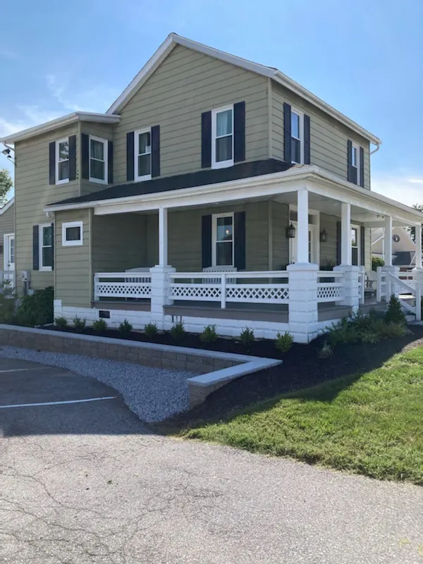 Country Squire Inn & Suites