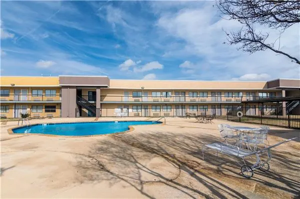 Rodeway Inn Arlington Entertainment District Area