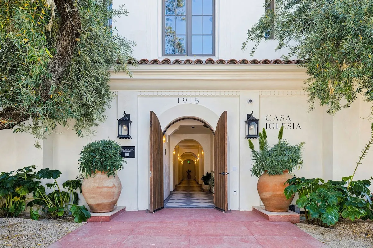 Casa Iglesia, a ZenStay Hotel