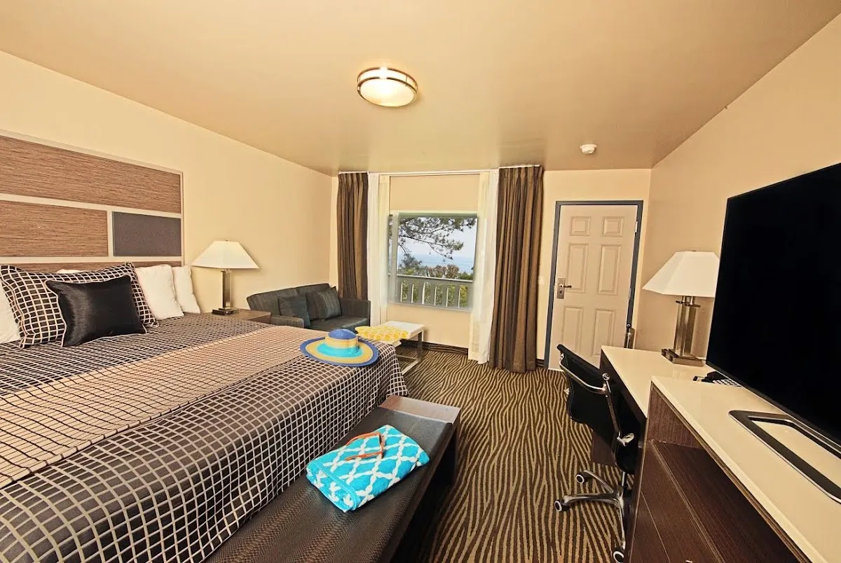 Crescent Bay Inn