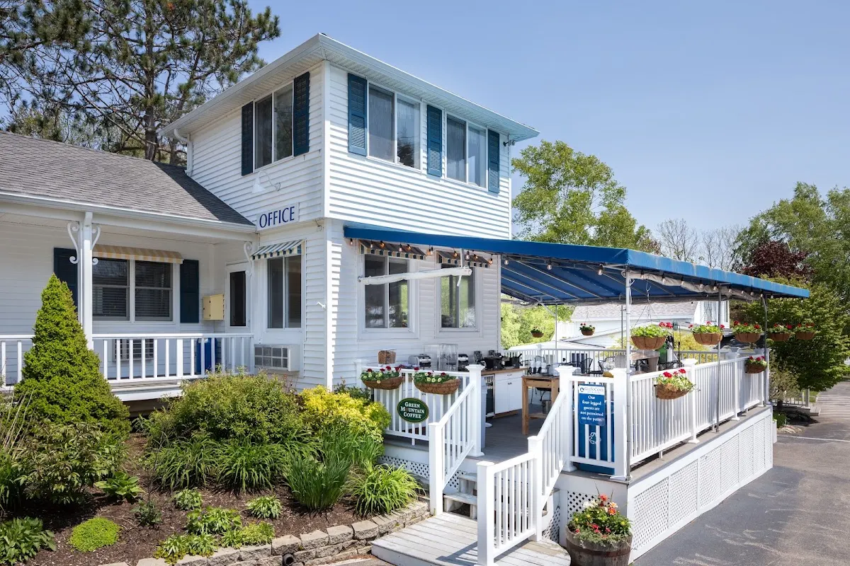 Glen Cove Inn and Suites