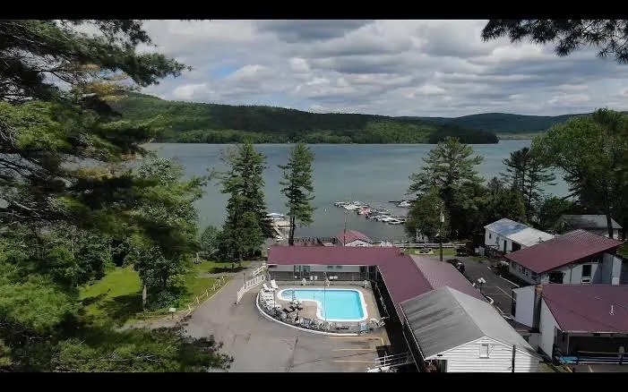 Lake 'n Pines Motel