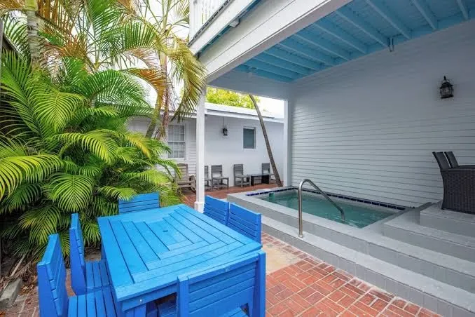 Banana's Foster Guesthouse
