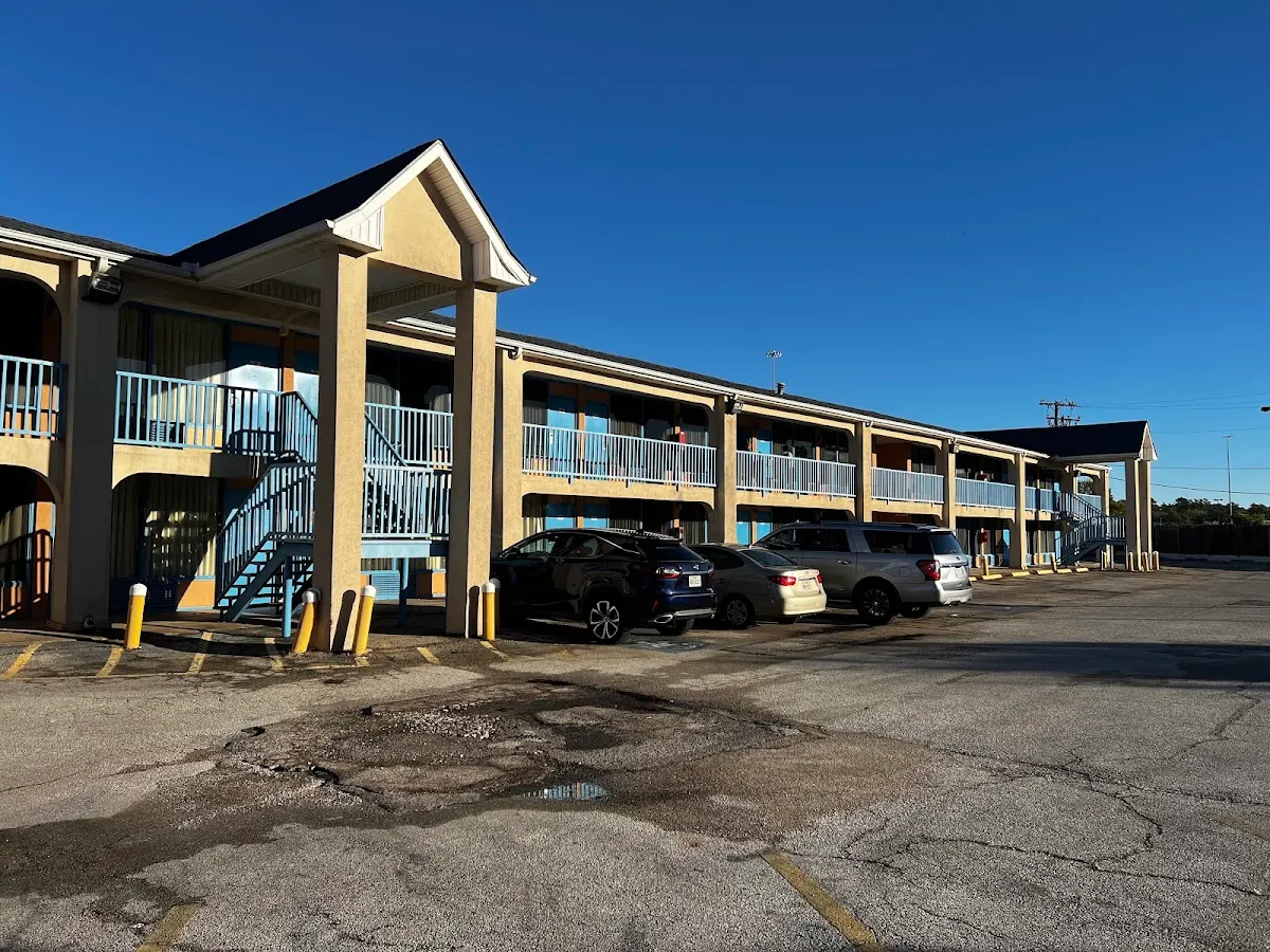 Executive Inn & Suites
