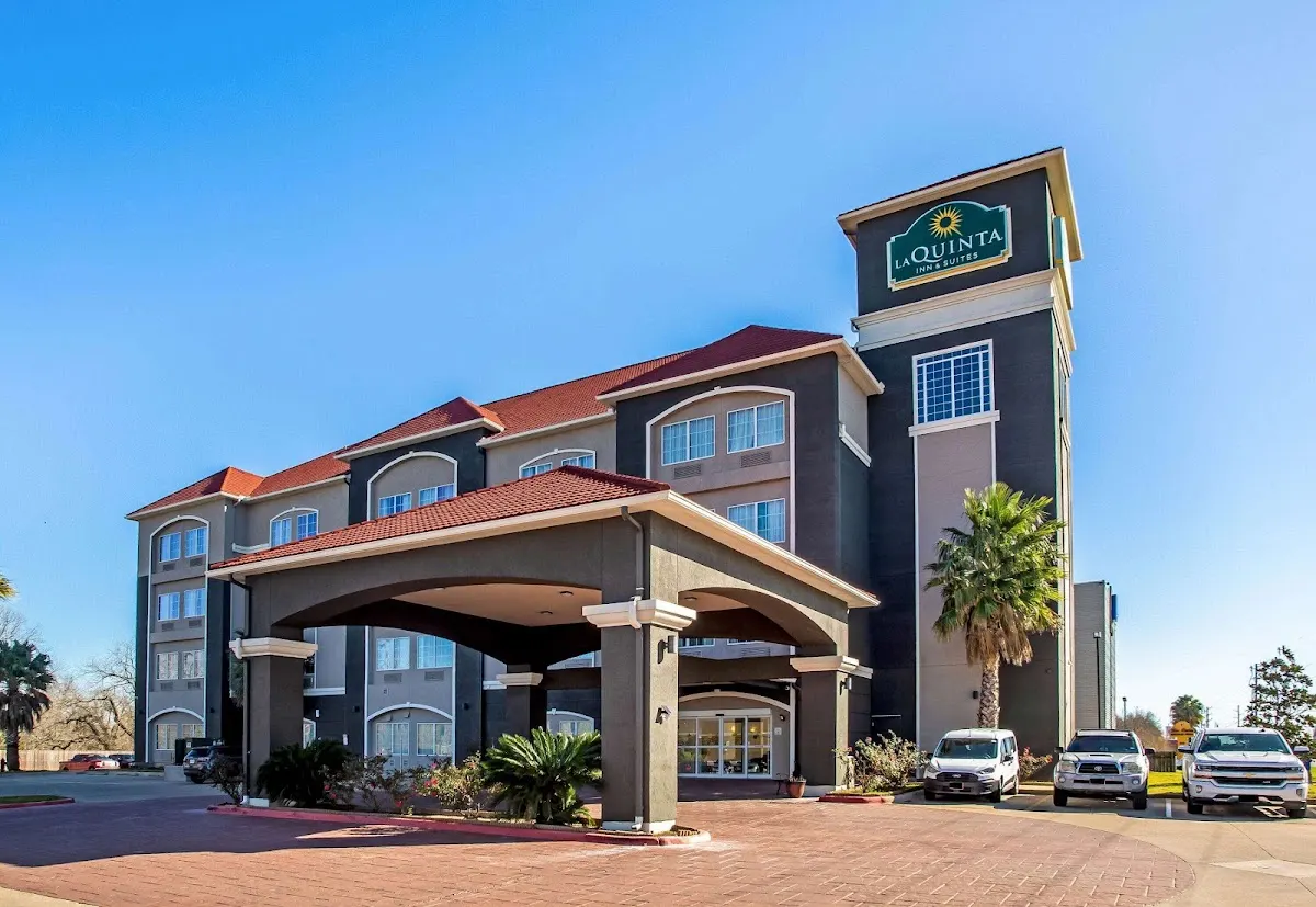 La Quinta Inn & Suites by Wyndham Columbus TX