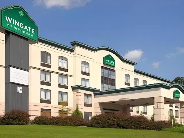 Harrisburg East Inn and Suites