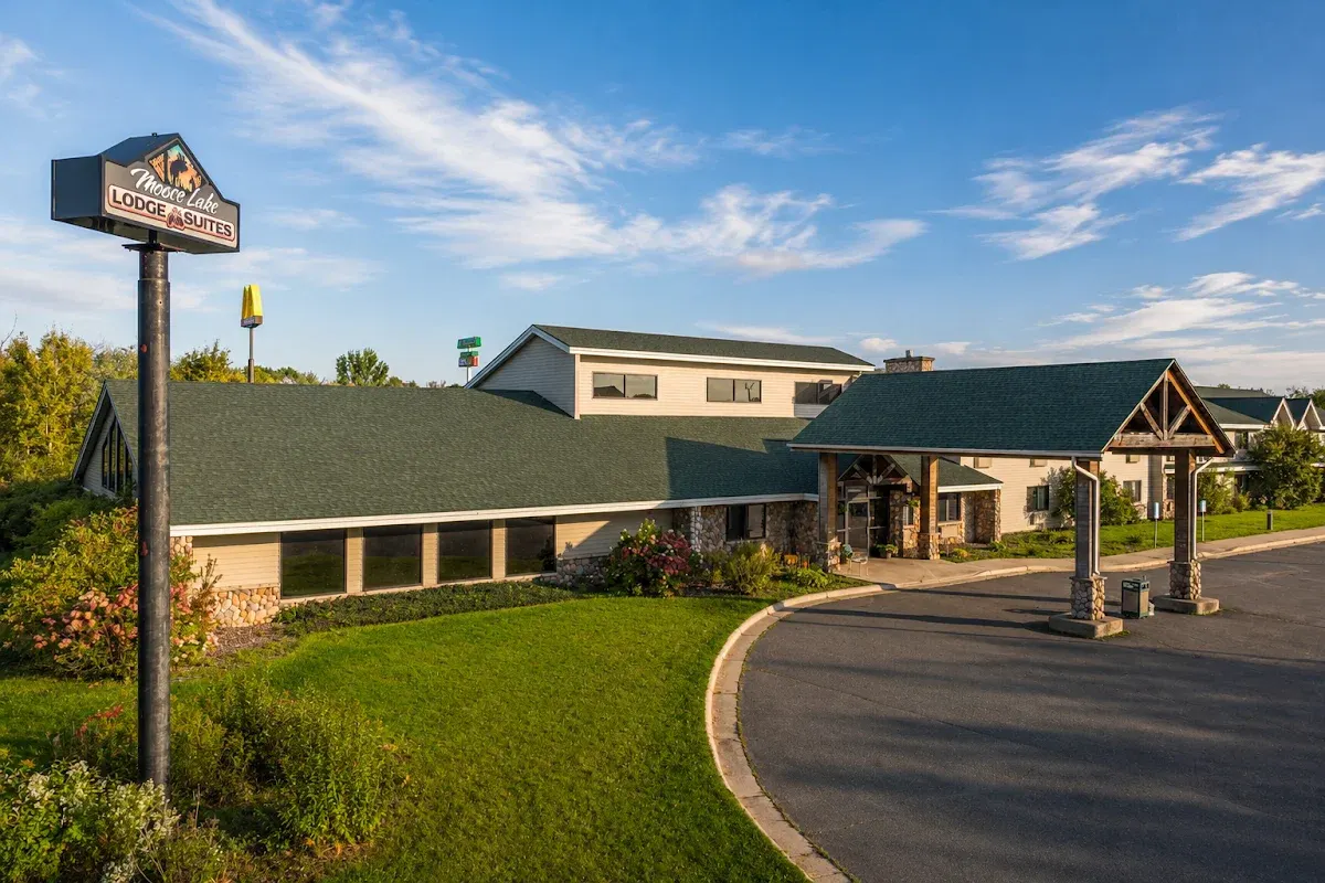 Moose Lake Lodge & Suites